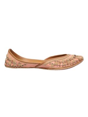 pink slip on jutis - 16129583 - Standard Image - 2