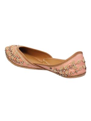 pink slip on jutis - 16129583 - Standard Image - 3