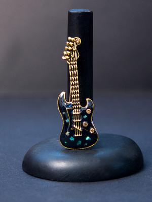 black metal brooch - 16140021 - Standard Image - 5