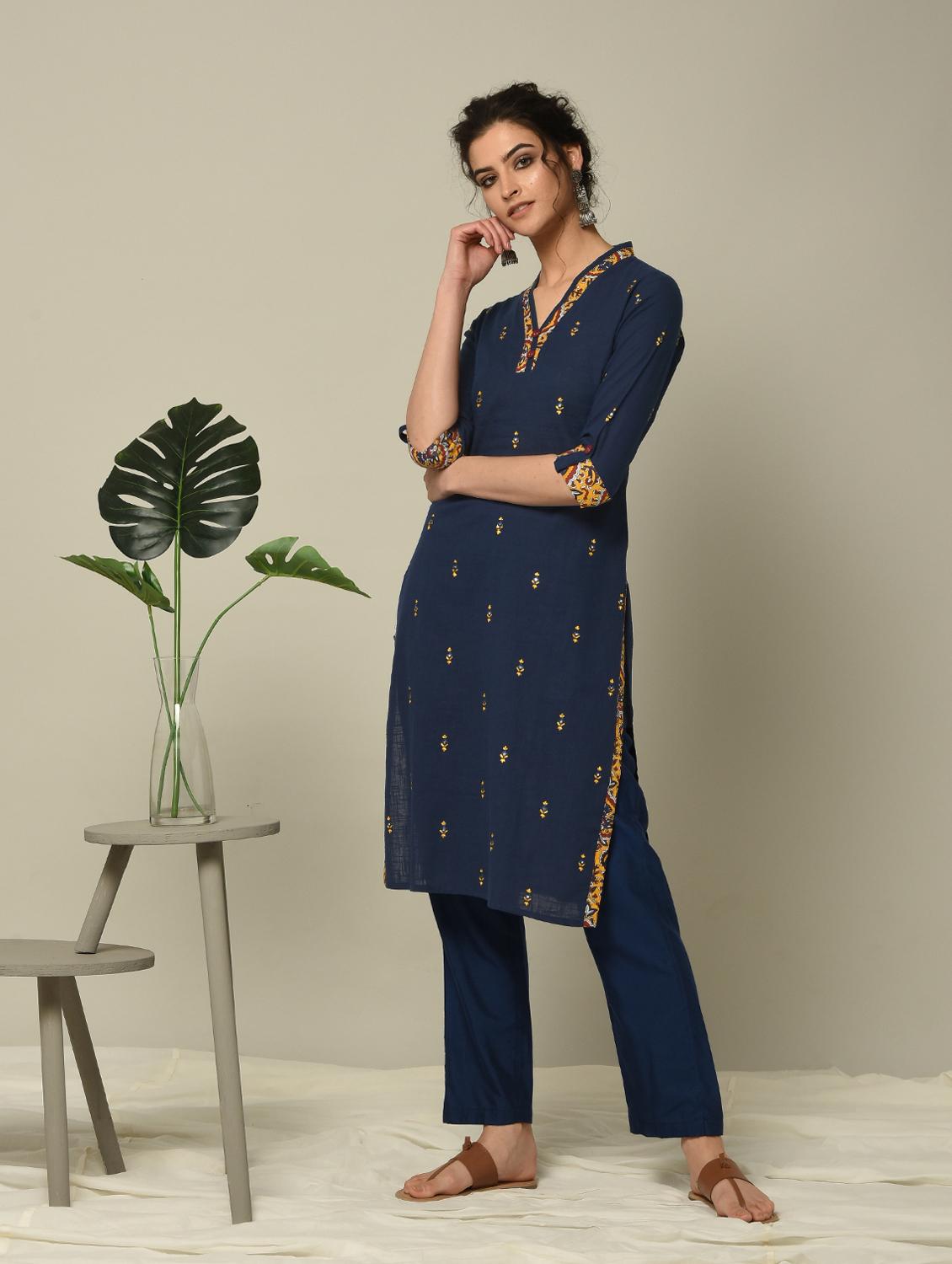 navy embroidered straight kurta - 16167265 - Zoom Image - 1