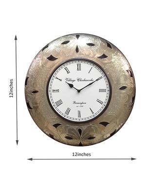 metal analog wall clock - 16169150 - Standard Image - 2