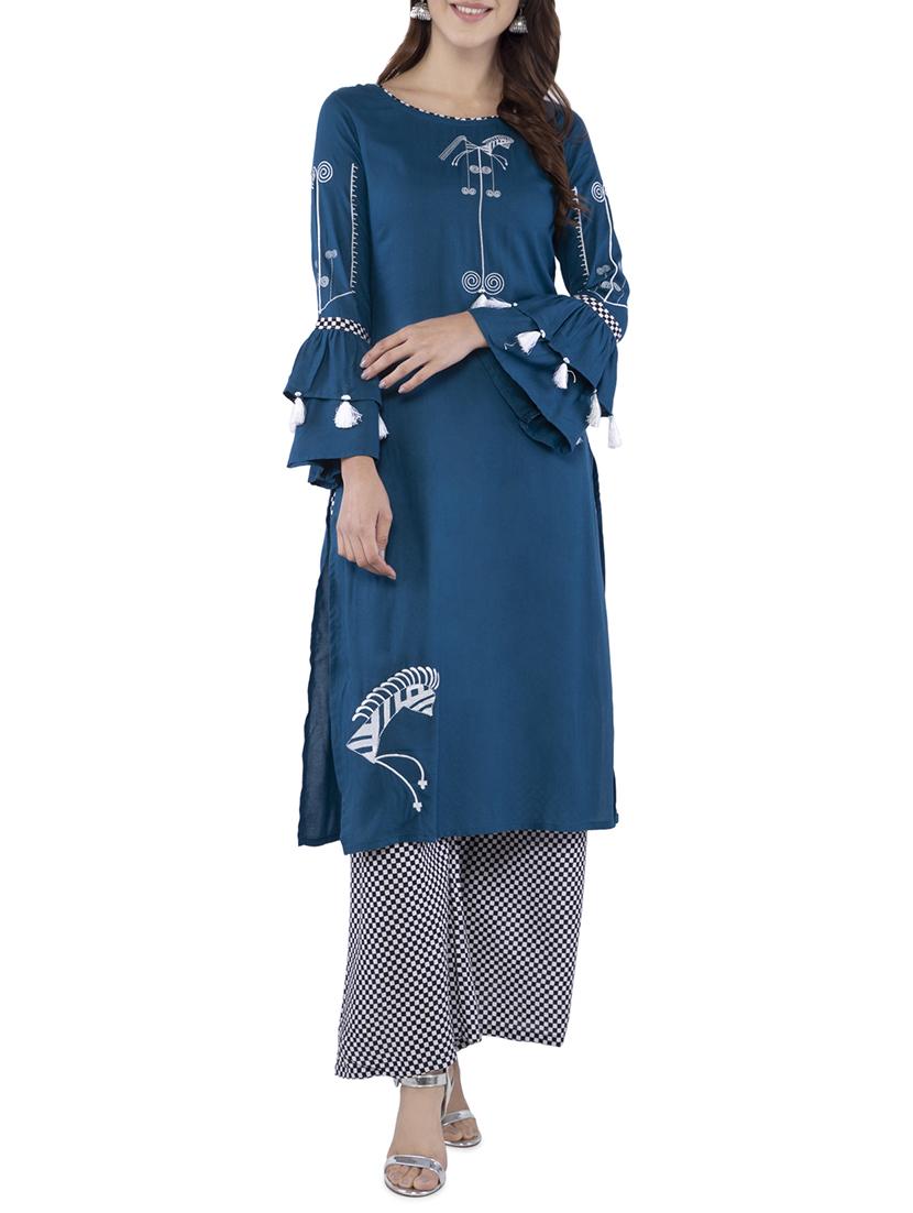 bell sleeved embroidered straight kurta - 16216663 - Zoom Image - 1