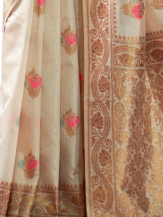 offwhite silk handloom saree with blouse - 16231310 - Zoom Image - 2