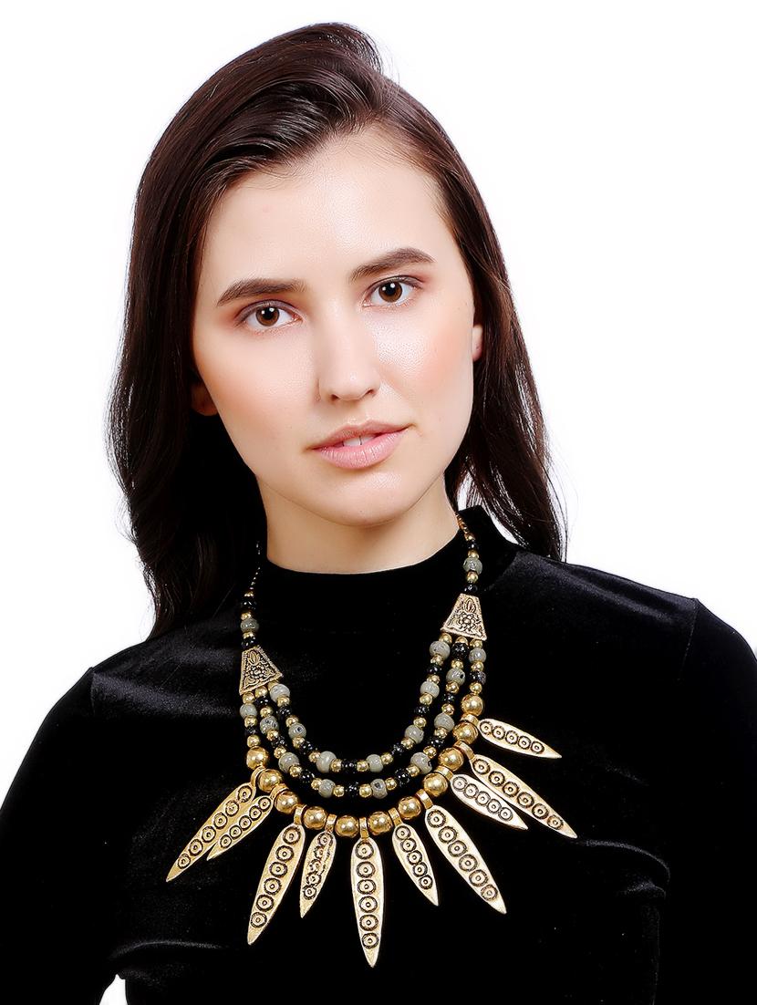 gold metal necklace - 16234659 - Zoom Image - 3