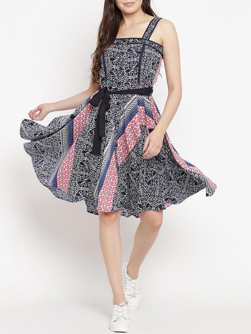 pocket patch tie knot flared dress - 16235132 - Zoom Image - 1