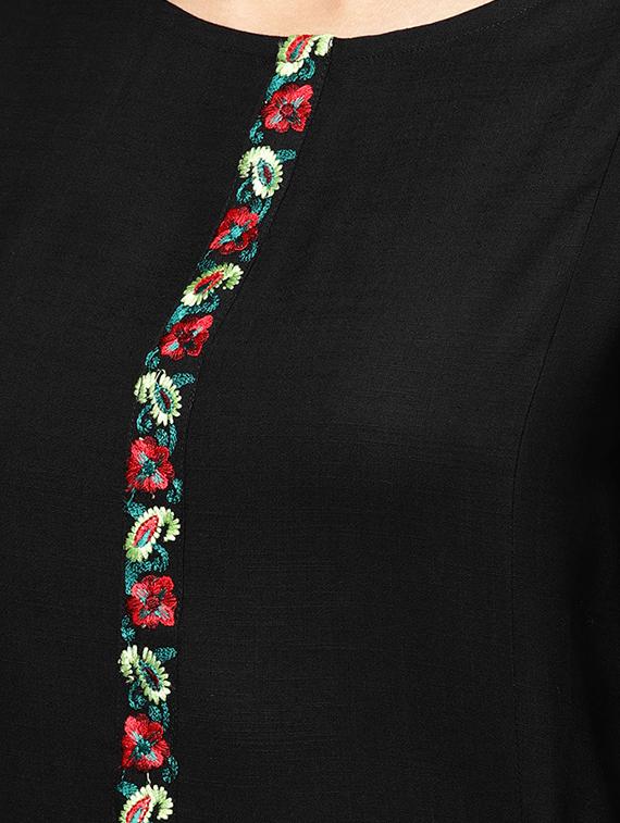 embroidered a-line kurta - 16245547 - Zoom Image - 5
