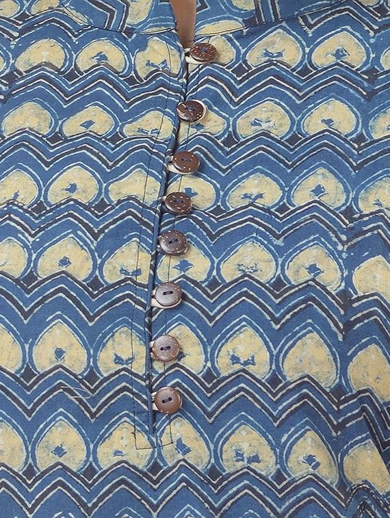 indigo printed straight kurta - 16252882 - Zoom Image - 4