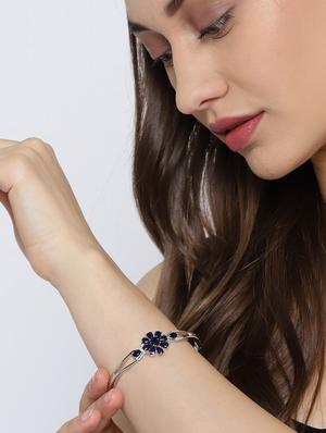 blue metal links bracelet - 16253567 - Standard Image - 3