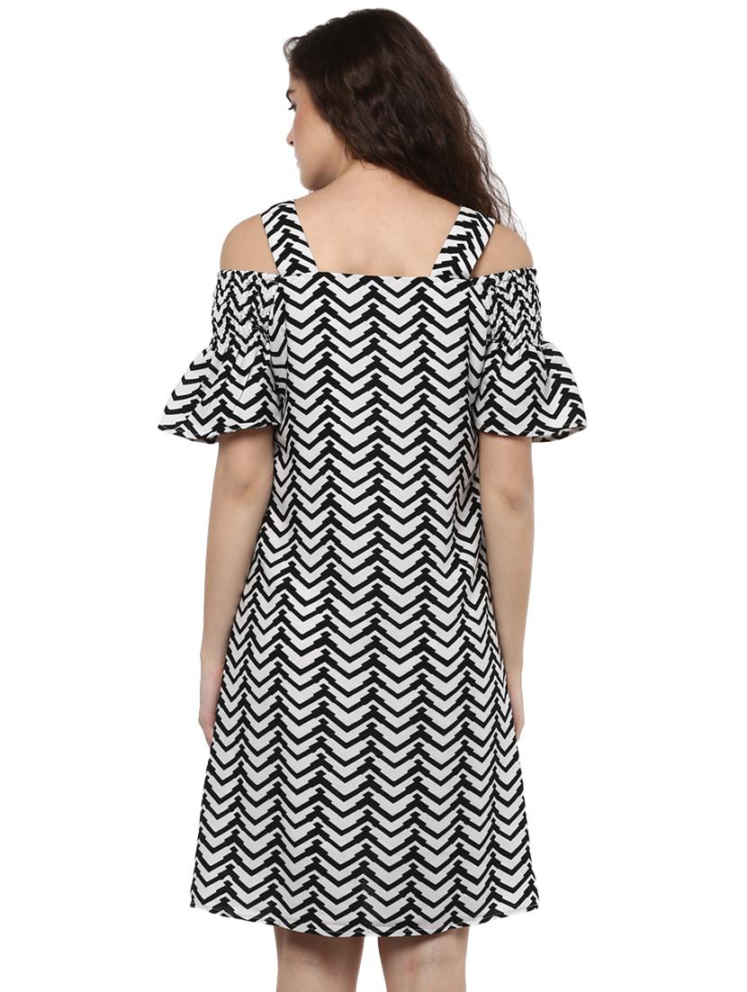cold shoulder chevron a line dress - 16264476 - Zoom Image - 3