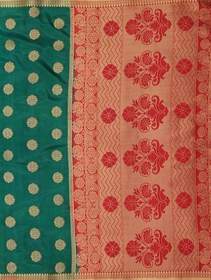 contrast kanjivaram saree with blouse - 16275564 - Standard Image - 4