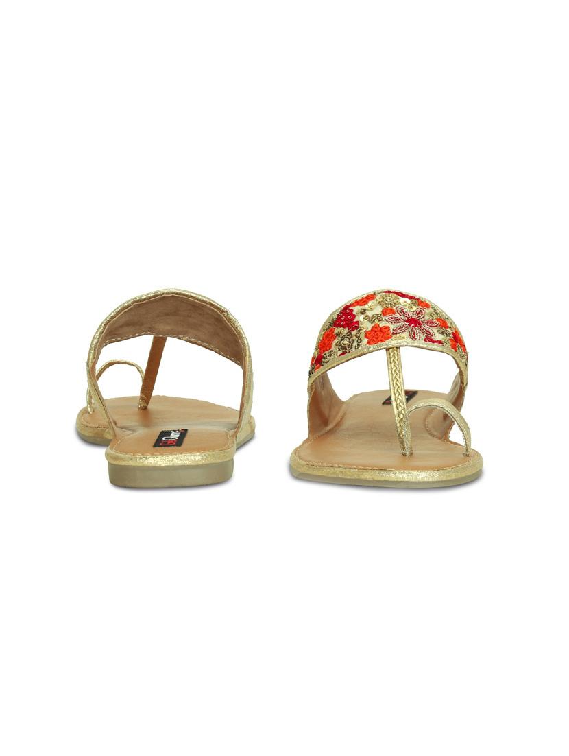 red one toe kolhapuris - 16281874 - Zoom Image - 3