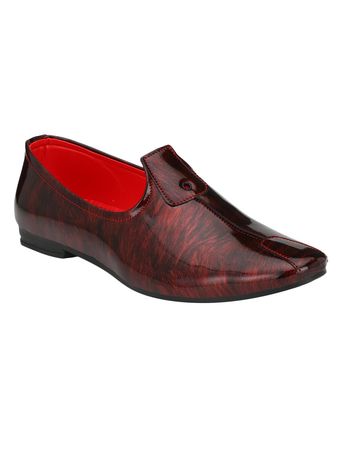 red patent leather slip on jutis - 16282390 - Zoom Image - 1