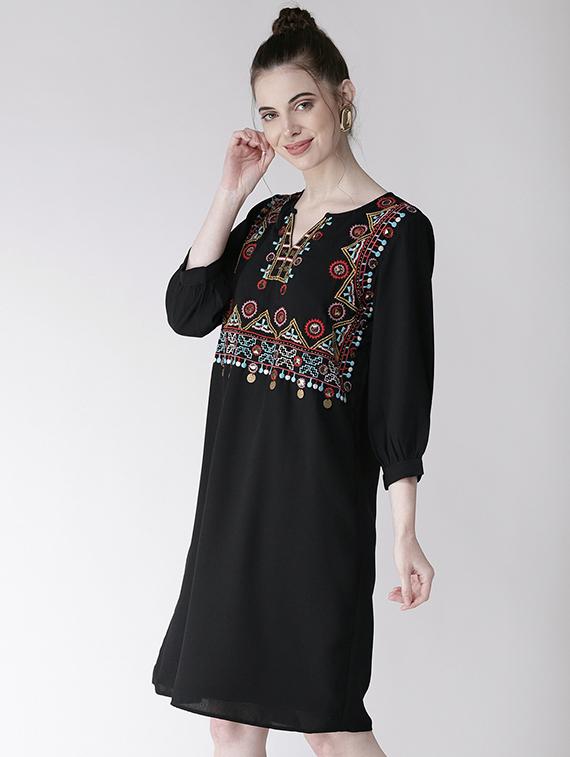 notch neck embroidered shift dress - 16286178 - Zoom Image - 2
