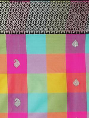 checkered kanjivaram saree with blouse - 16297955 - Standard Image - 4