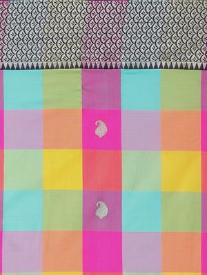 checkered kanjivaram saree with blouse - 16297956 - Standard Image - 4