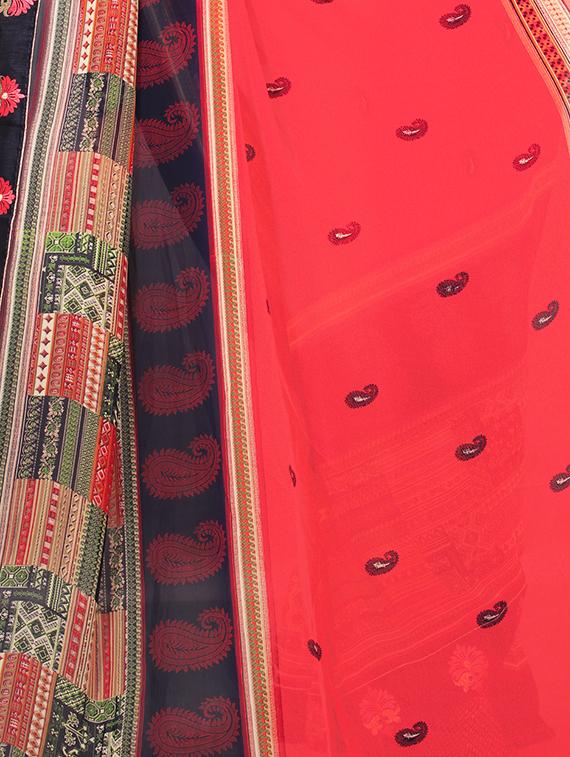 paisley printed saree with blouse - 16313470 - Zoom Image - 4