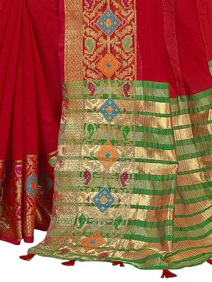 zari border woven saree with blouse - 16404566 - Standard Image - 3