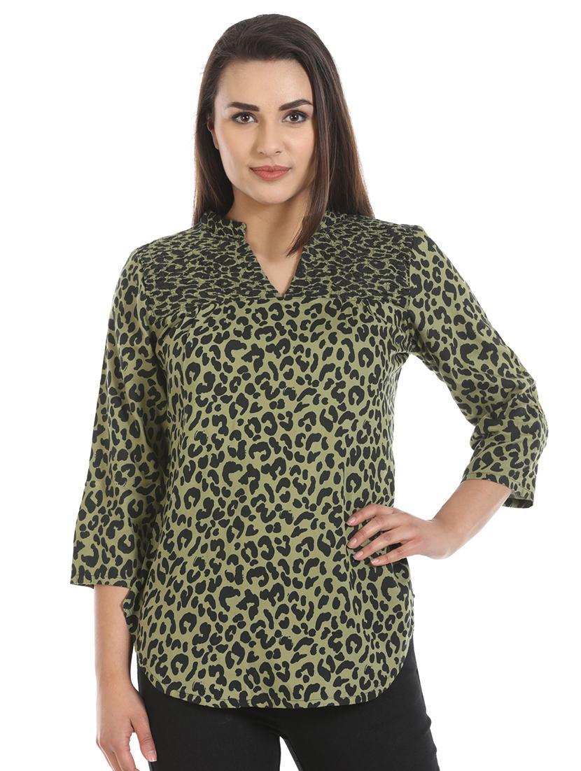curved hem animal printed top - 16417504 - Zoom Image - 1