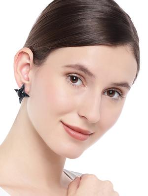 black studs earring - 16441609 - Standard Image - 3