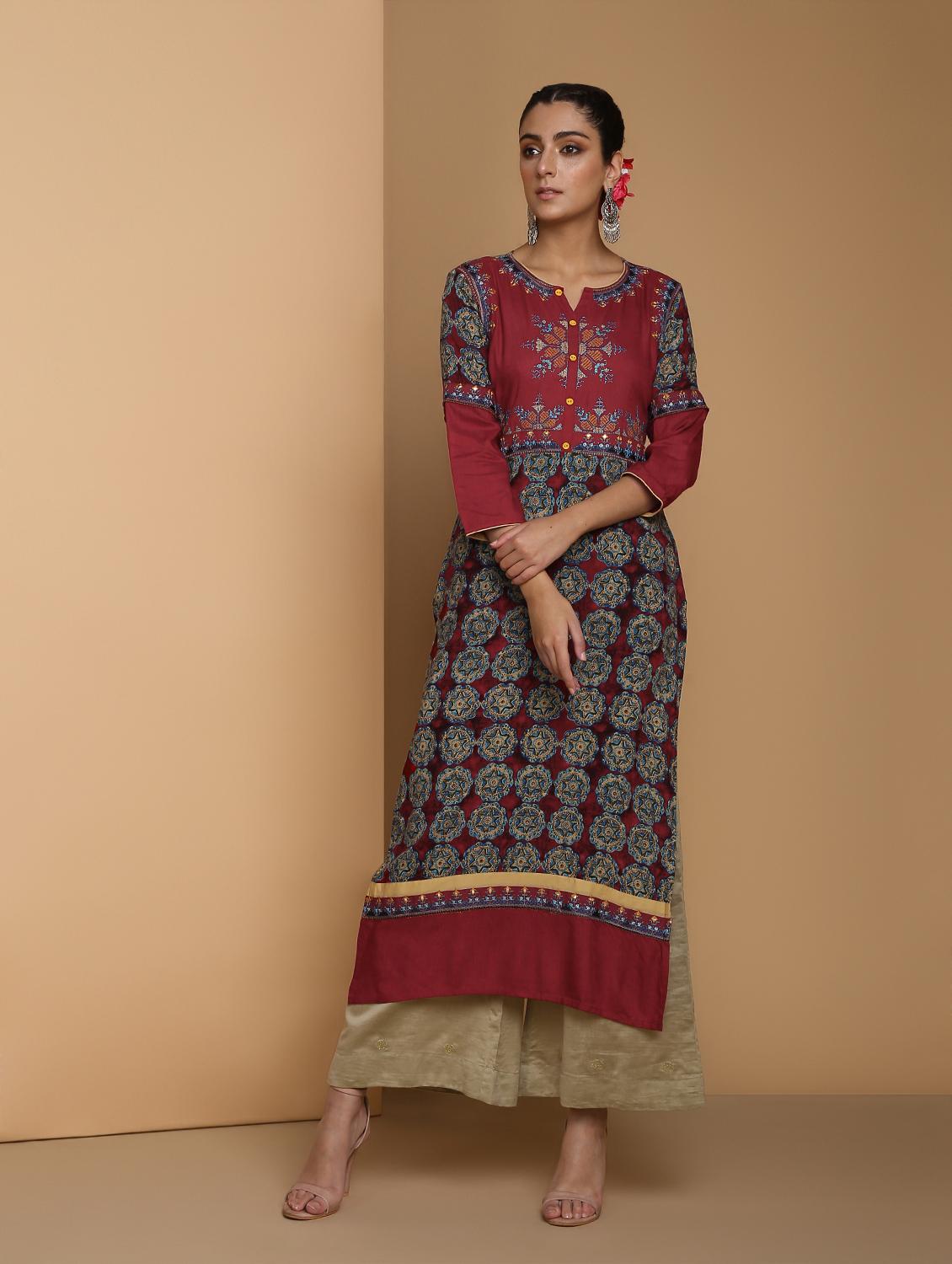 embroidered straight kurta - 16444638 - Zoom Image - 1