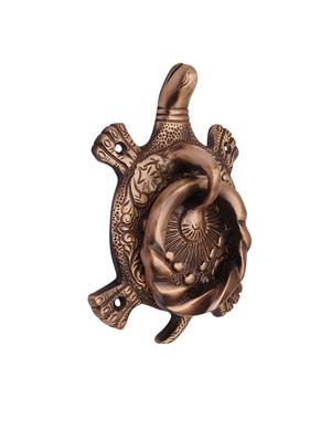 susajjit decorative door knocker of tortoise made of brass metal - 16457514 - Standard Image - 2