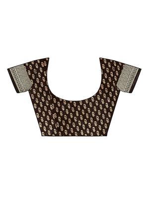 paisley printed saree with blouse - 16460065 - Standard Image - 4