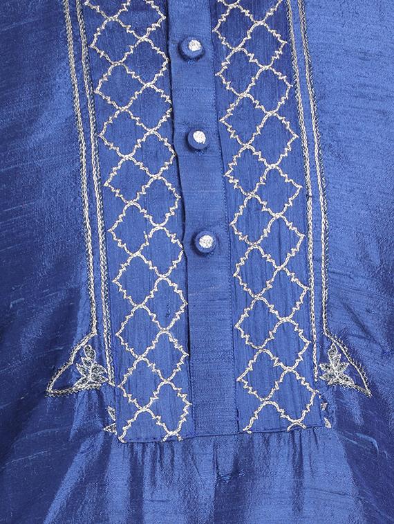 dark blue solid long kurta with embroidered neckline - 16466210 - Zoom Image - 4
