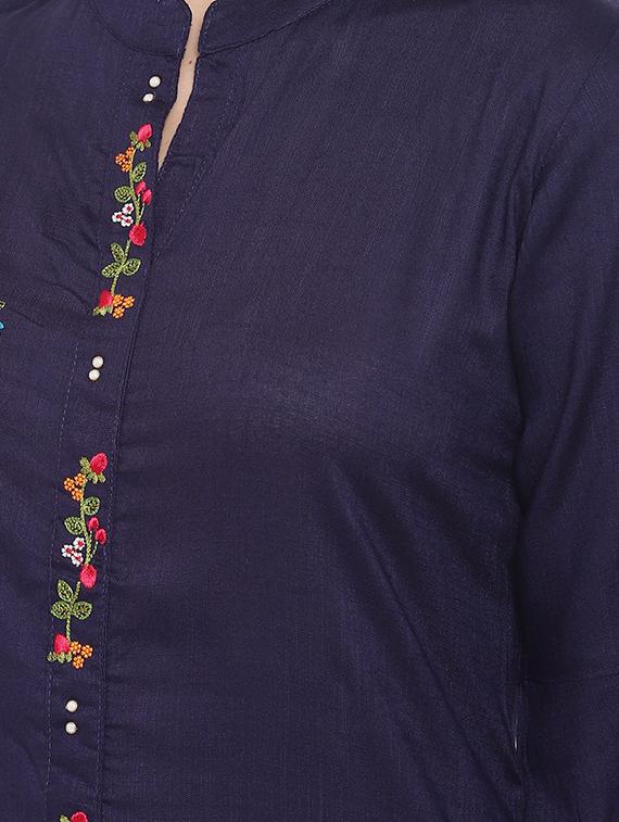 embroidered straight kurta - 16526935 - Zoom Image - 4