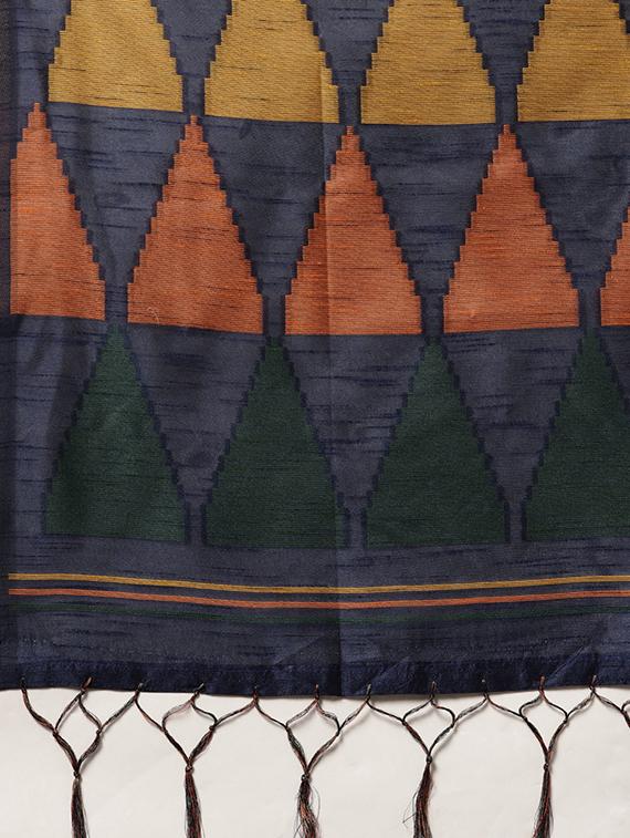 geometric printed saree with blouse - 16571742 - Zoom Image - 4