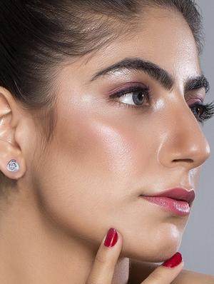 silver metal studs earring - 16585772 - Standard Image - 2