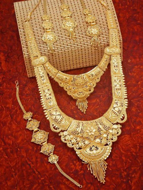 gold metal set - 16600696 - Standard Image - 1