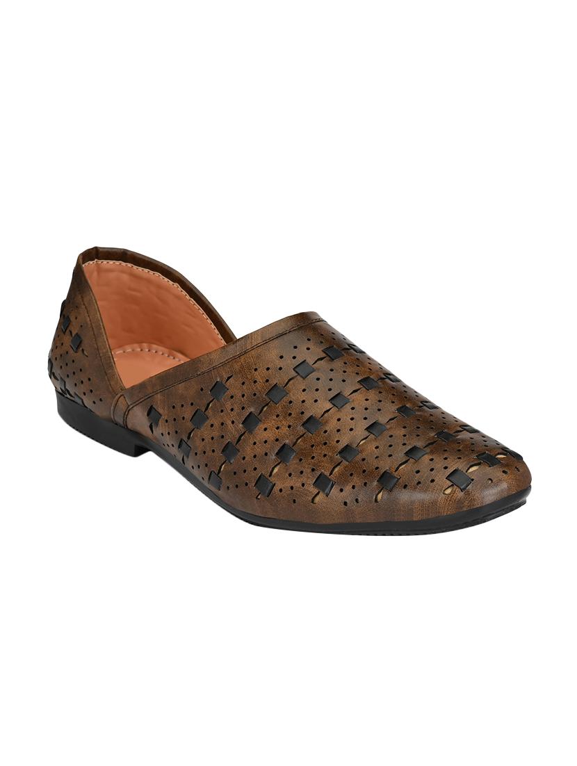 brown leatherette slip on jutis - 16601997 - Zoom Image - 1