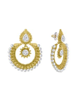 gold metal chandellier earring maangtikka - 16605833 - Standard Image - 3