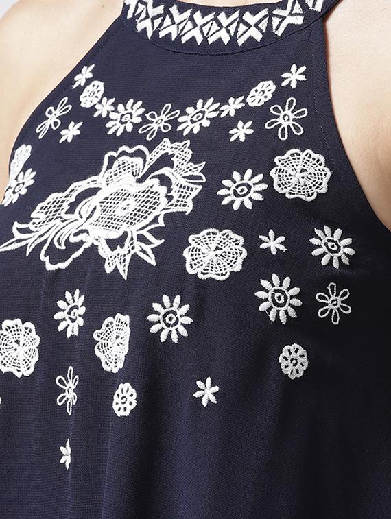 halter neck embroidered shift dress - 16611889 - Zoom Image - 4