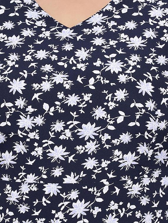 v neck floral a-line plus dress - 16611945 - Zoom Image - 5