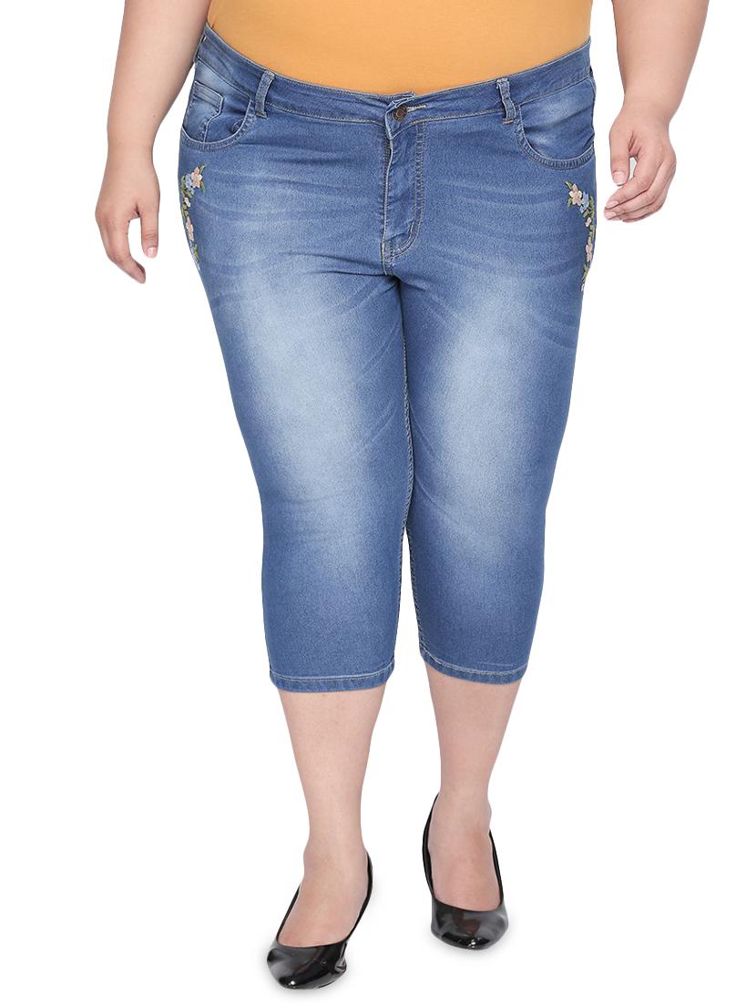 mid rise embroidered plus capri - 16612104 - Zoom Image - 1