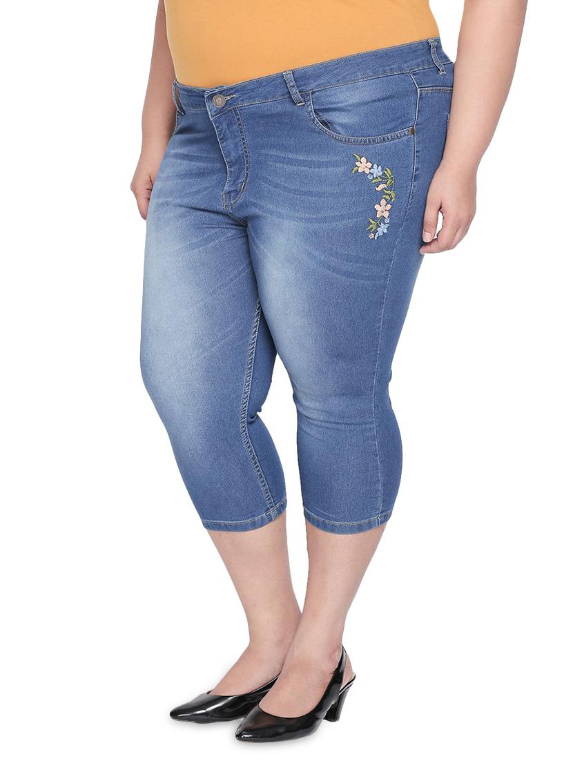mid rise embroidered plus capri - 16612104 - Zoom Image - 2