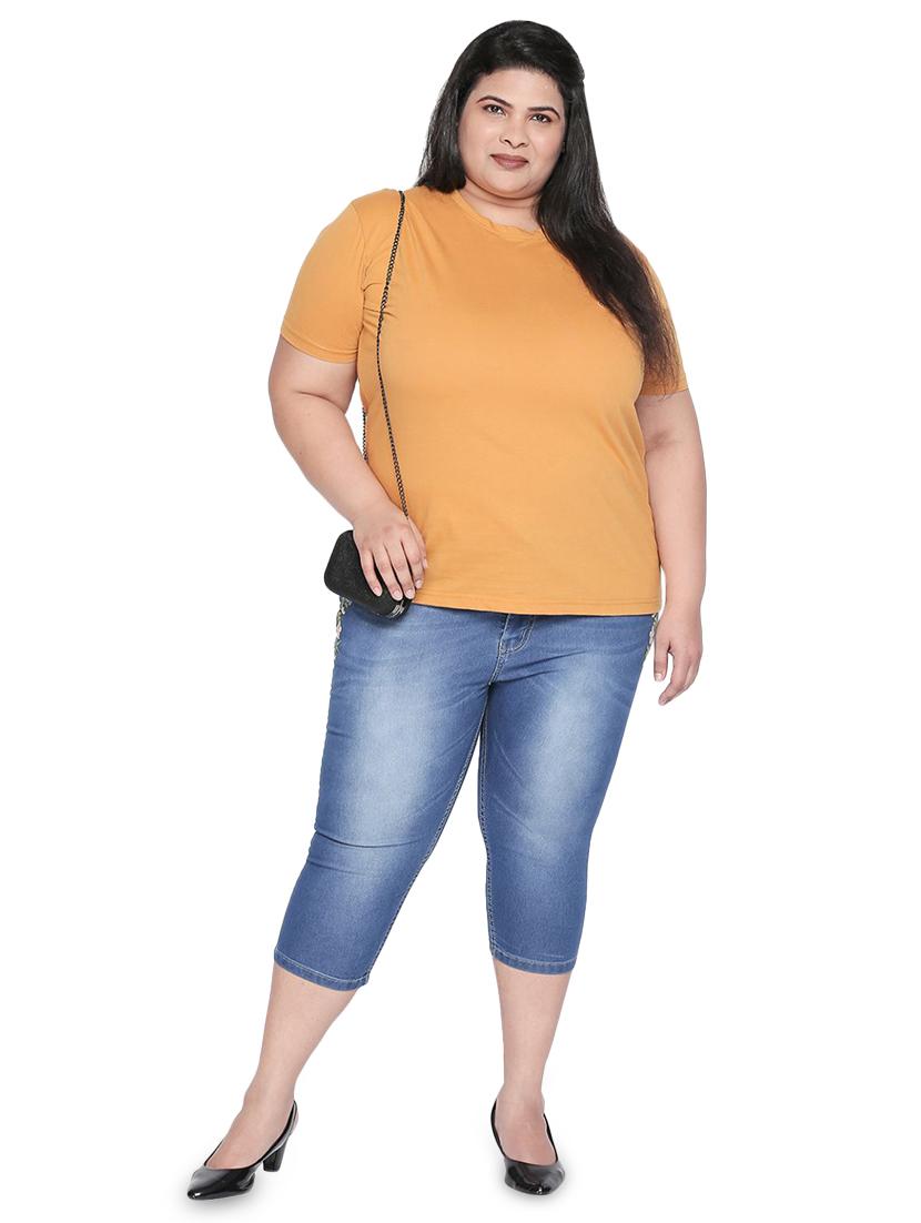 mid rise embroidered plus capri - 16612104 - Zoom Image - 4