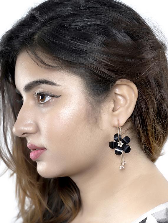 black metal hoop earring - 16618667 - Zoom Image - 4