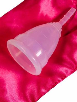 everteen small menstrual cup for women (23ml) 1pc with storage pouch - 12-hour leak-proof protection, reusable for 10 years - 16630055 - Standard Image - 3
