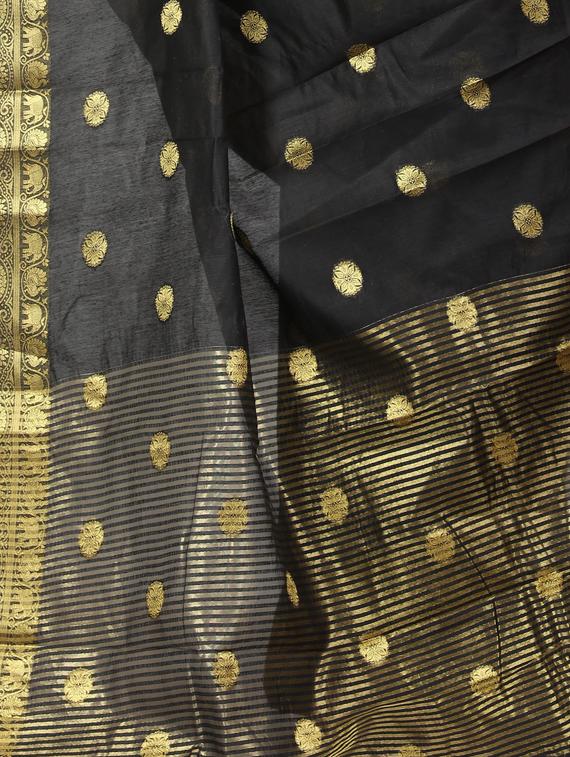 floral woven saree with blouse - 16636563 - Zoom Image - 3