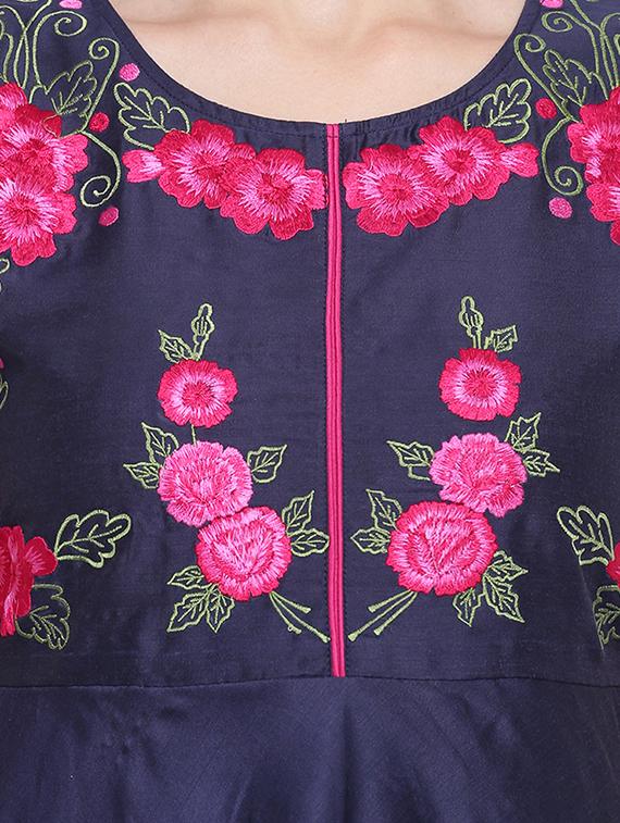 embroidered silk fit & flare ethnic dress - 16637166 - Zoom Image - 4