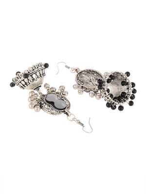 silver metal jewellery - 16641417 - Standard Image - 2