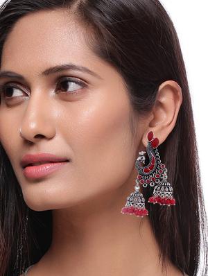 silver metal jewellery - 16641432 - Standard Image - 2