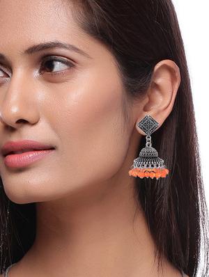 silver metal jewellery - 16641442 - Standard Image - 3