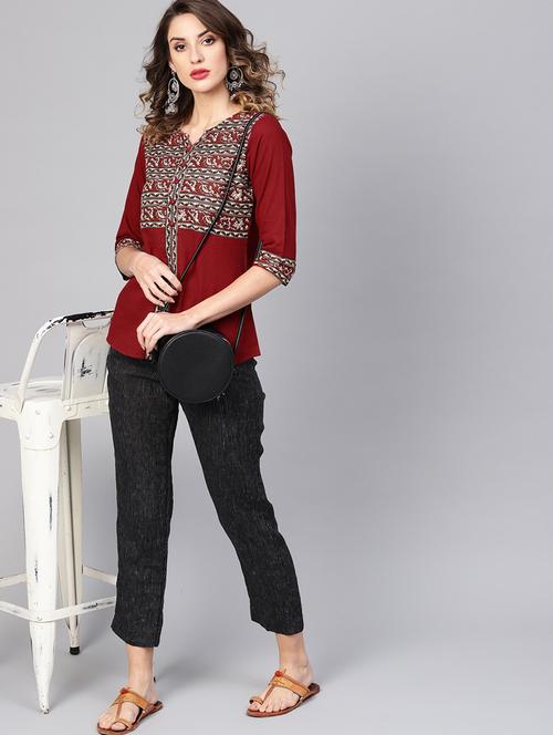 notch neck printed top - 16645022 - Standard Image - 1