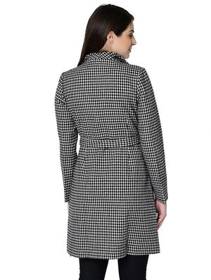 lapel neck tie knot overcoat coat - 16657615 - Standard Image - 3