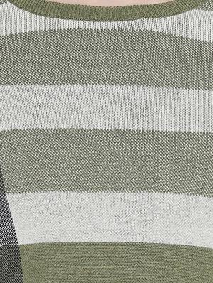 green checkered pullover - 16659398 - Standard Image - 5