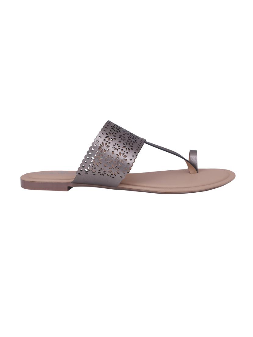 metallic one toe sandals - 16676850 - Zoom Image - 2