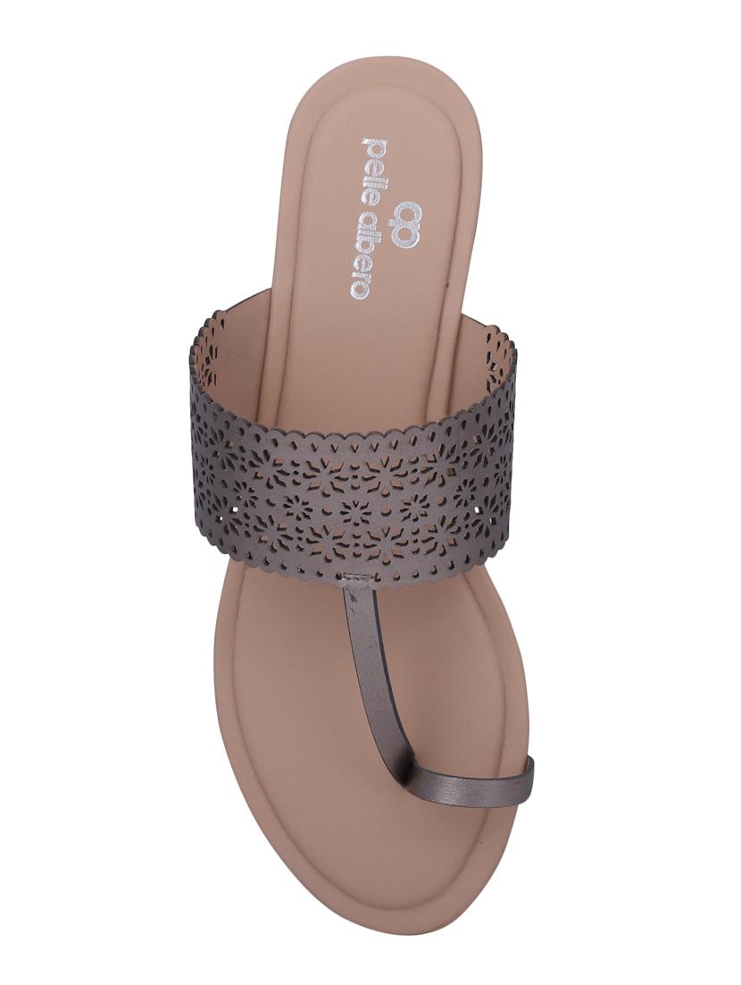 metallic one toe sandals - 16676850 - Zoom Image - 5